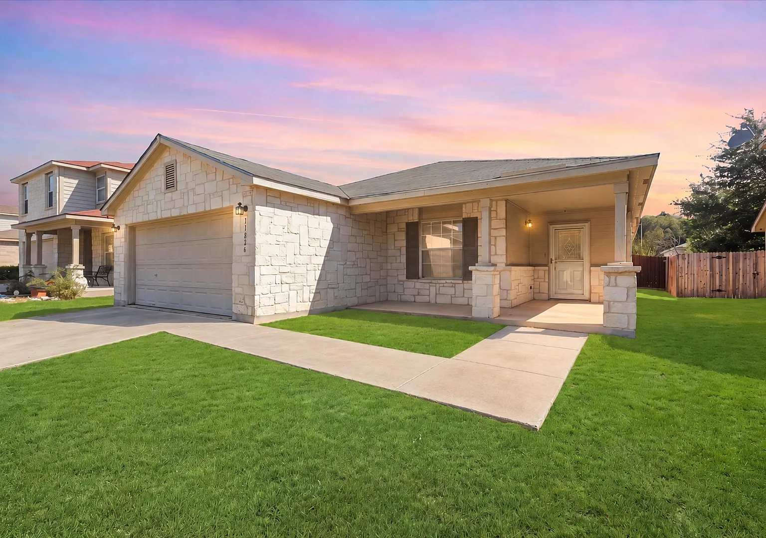 Spacious 4-Bedroom Home Near UTSA, La Cantera & The Rim! — Photo 1