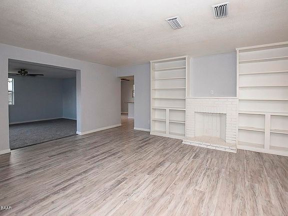 5th image of 22 Wisteria Dr