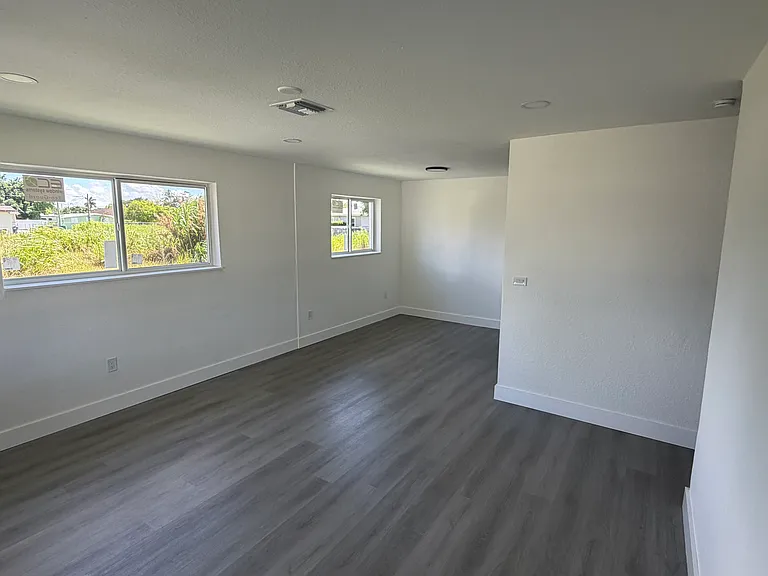 26500 SW 137th Ave — Photo 2