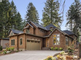 1100 Bayberry Rd, Lake Oswego, OR 97034