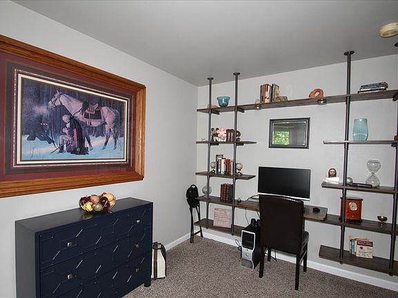 5th image of 548 E Woodbury Dr