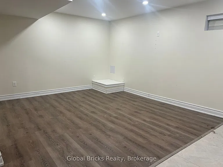 43 Gartshore Dr — Photo 5