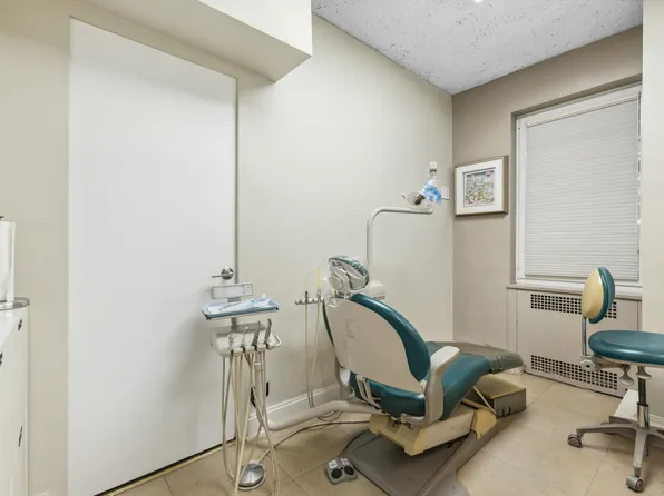880 5th Avenue 1J image 3 of 9