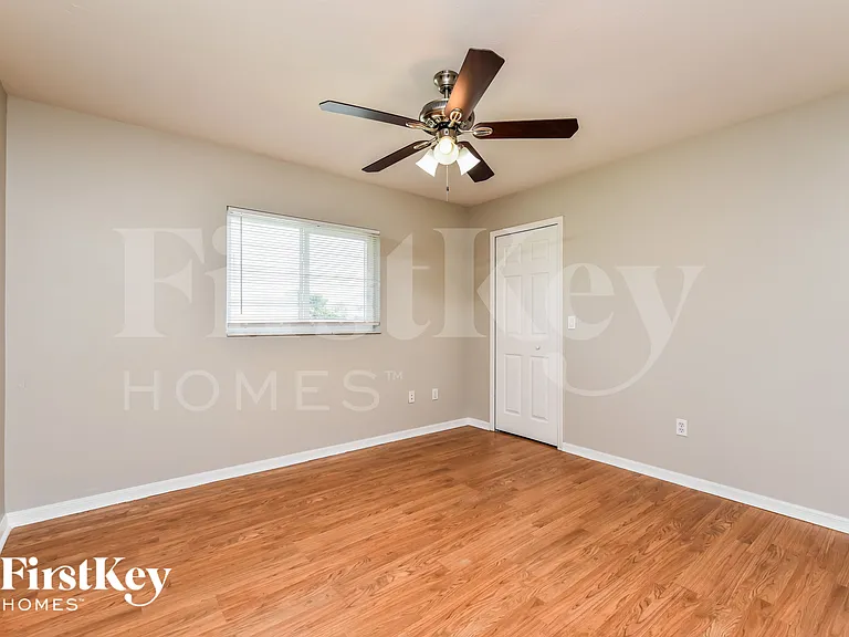 633 SW 9th Ave — Photo 13