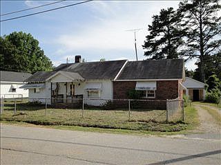 2nd image of 526 Davis St
