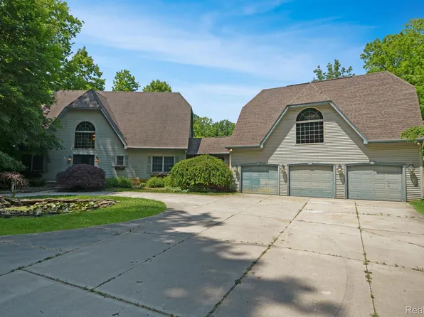 6721 Talbot Dr, Almont, MI 48003