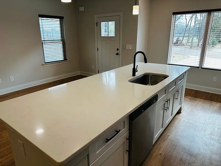 525 N Linwood Ave — Photo 5