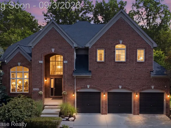 31132 Lagoon Dr, Novi, MI 48377