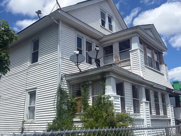 646-648 Carew St, Springfield, MA 01104