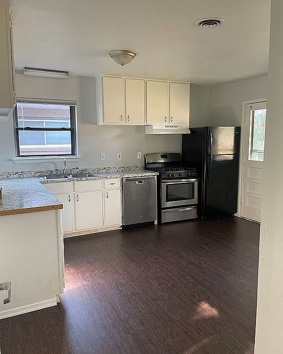 1st image of 105 Dover Dr