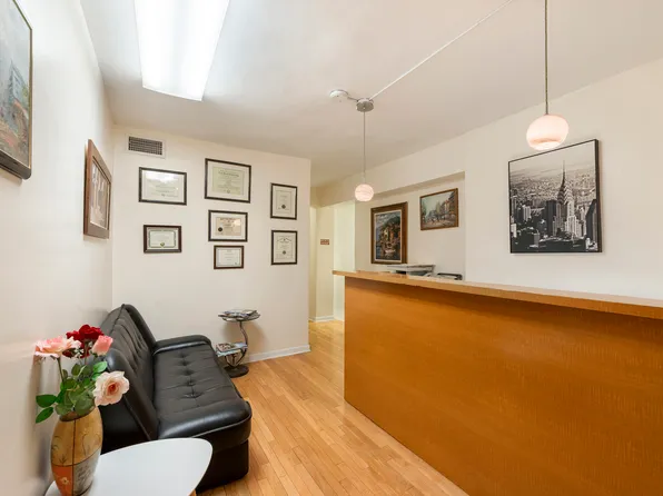 225 East 47th Street image 3 of 10