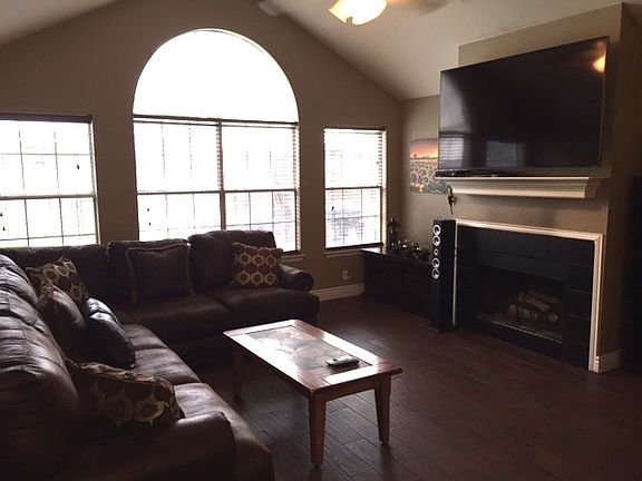 3rd image of 5561 Lawnsberry Dr