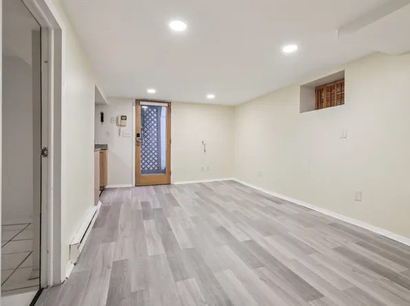 7722 Broadway image 31 of 47