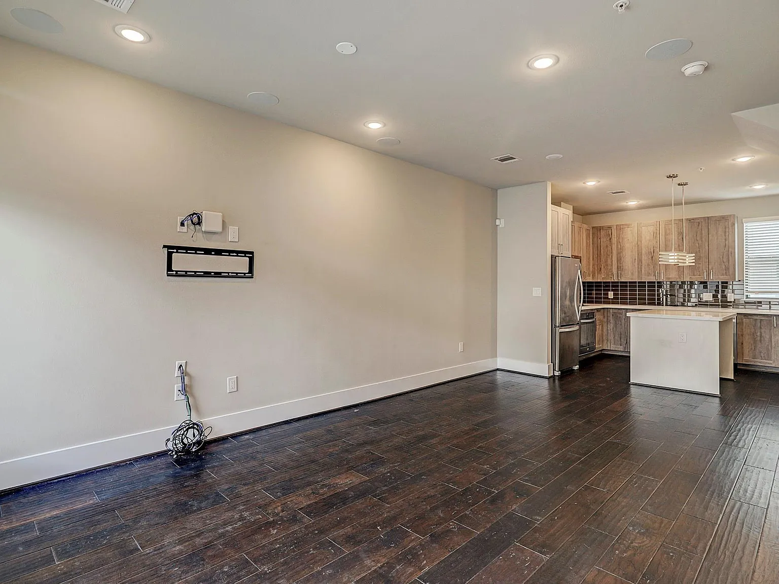 2 bed, 2.5 bath, 963 sqft, $1,950 — Photo 4