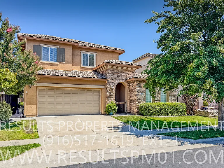 2425 Foxcroft Cir — Photo 1