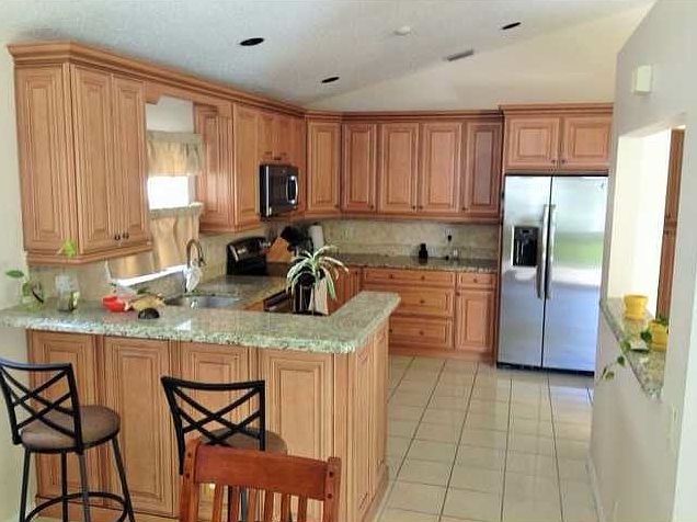 1st image of 445 Cameron Dr