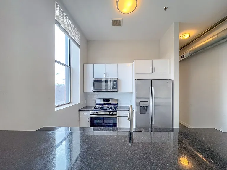 1435 State St — Photo 12