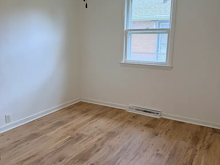 277 N La Salle Ave — Photo 16