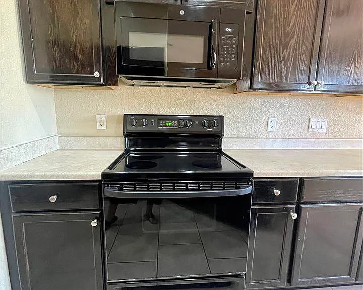 2330 W 22nd Pl — Photo 13
