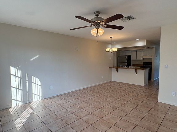 3rd image of 727 SW 39th St