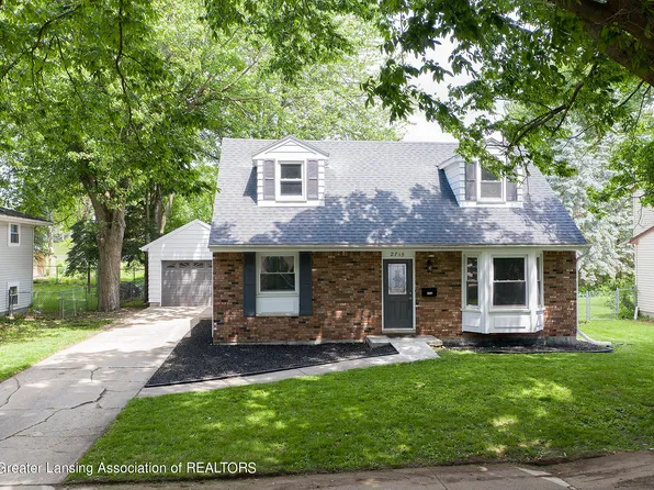 2715 Darien Dr, Lansing, MI 48912