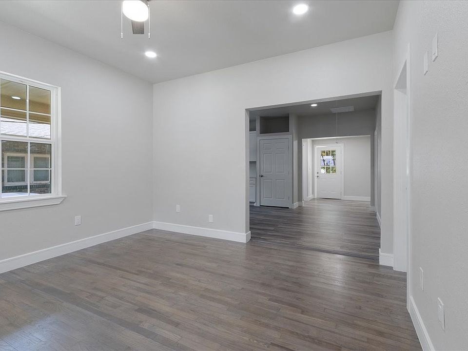 1st image of 1213 E Houston St