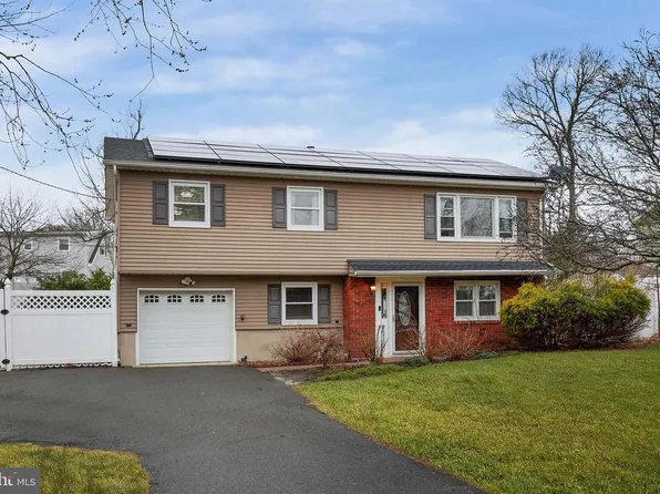 973 Stafford Dr, Toms River, NJ 08753