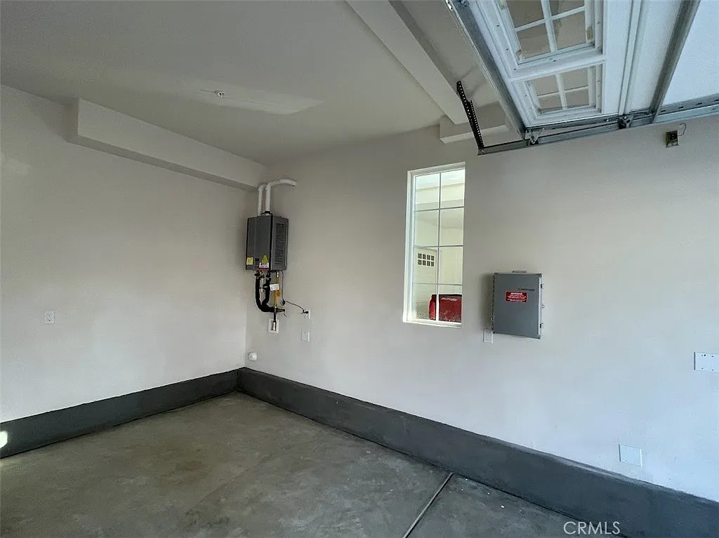 4 bed, 2.5 bath, 1963 sqft, $3,500 — Photo 3