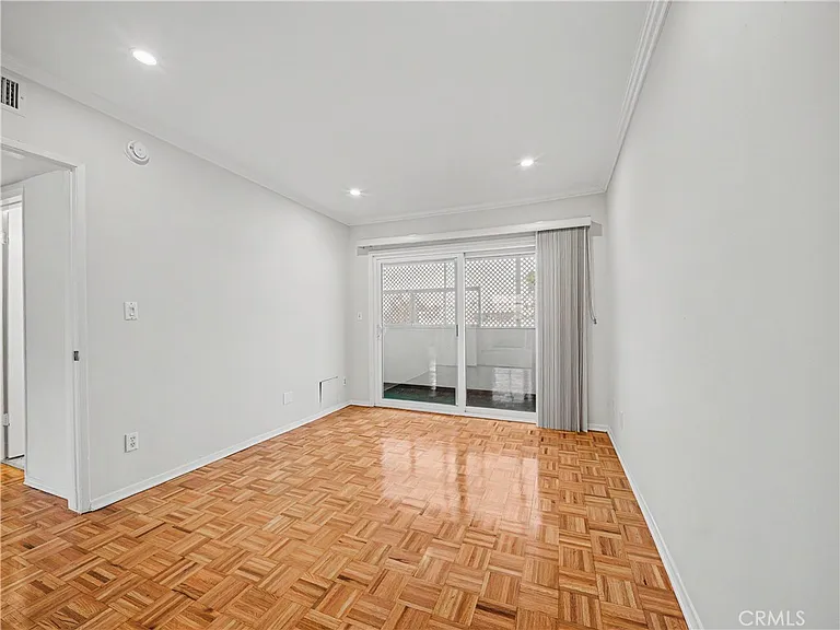 6342 Morse Ave — Photo 31