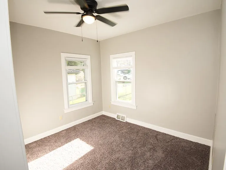 84 Summit Dr — Photo 11