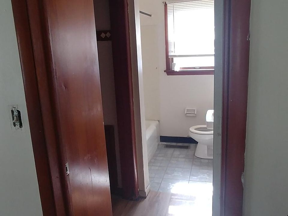 1st image of 172 Stadium Dr APT 1