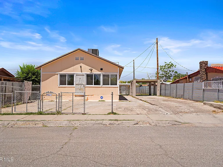209 N Seville Dr #A — Photo 2