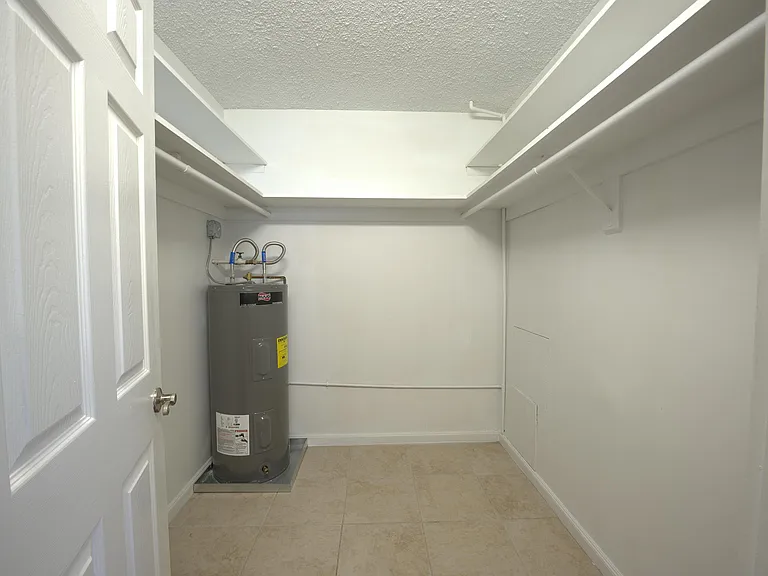 220 Lucerne Ave #4 — Photo 15