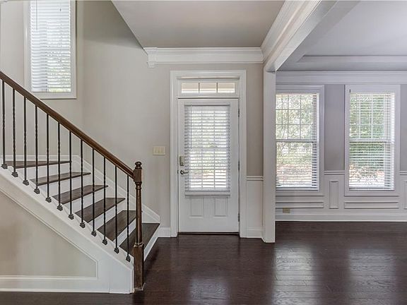 4th image of 18 Privet Cir