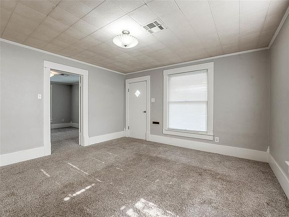 3rd image of 717 E Logan Ave