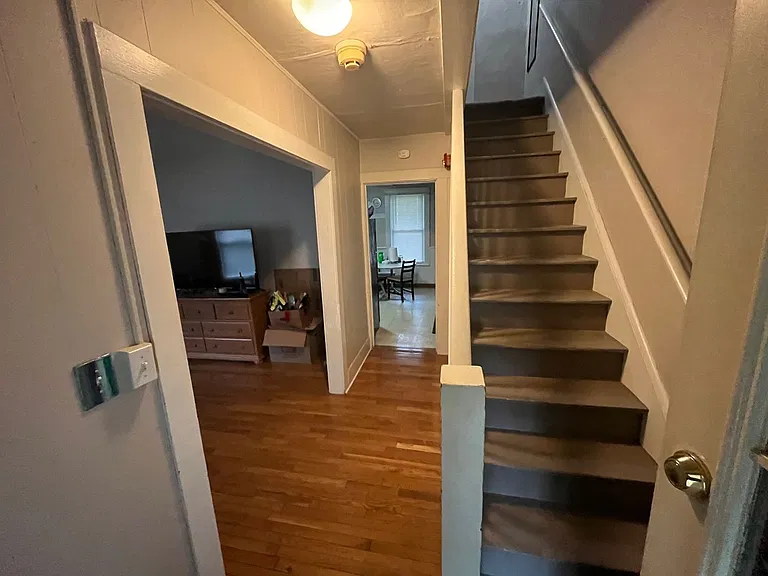 414 E Marshall St — Photo 54