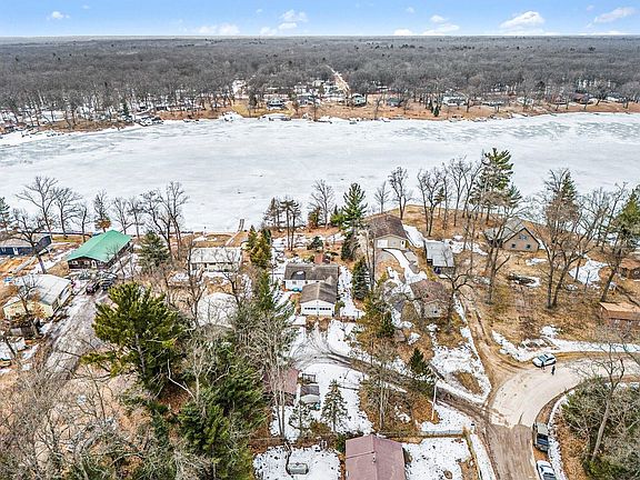 3rd image of 203 S Maple Rd