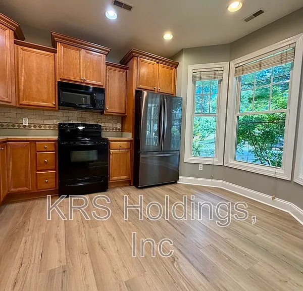 1950 Tudor Ct — Photo 2