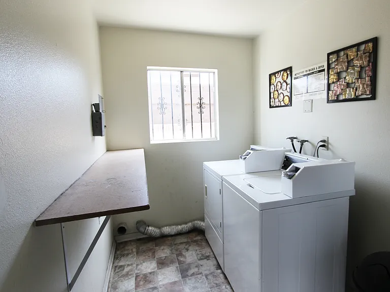 12700 Kornblum Ave — Photo 27