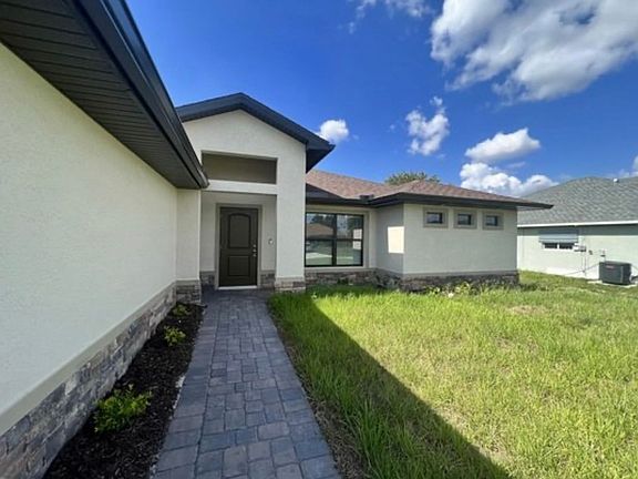 2nd image of 809 NE 44th Ln