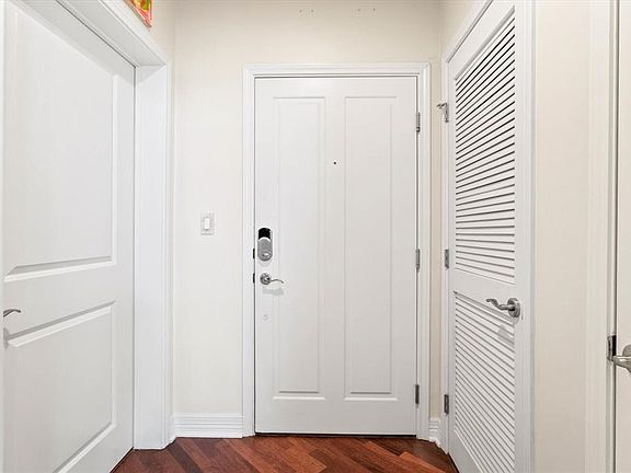 3rd image of 500 Throckmorton St APT 1307