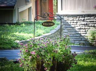 18 Locust Hill Rd, Cincinnati, OH 45245