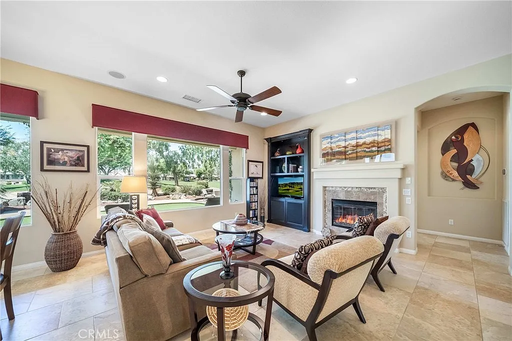 3 bed, 2091 sqft, $4,225 — Photo 3
