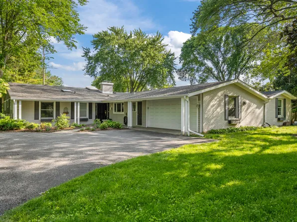 1161 Winwood Dr, Lake Forest, IL 60045