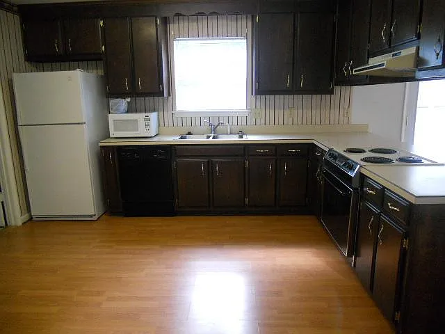 OLDER PHOTO - UPDATED FIXTURES, APPLIANCES, FLOORING, PAINT WITH NO WALL PAPER