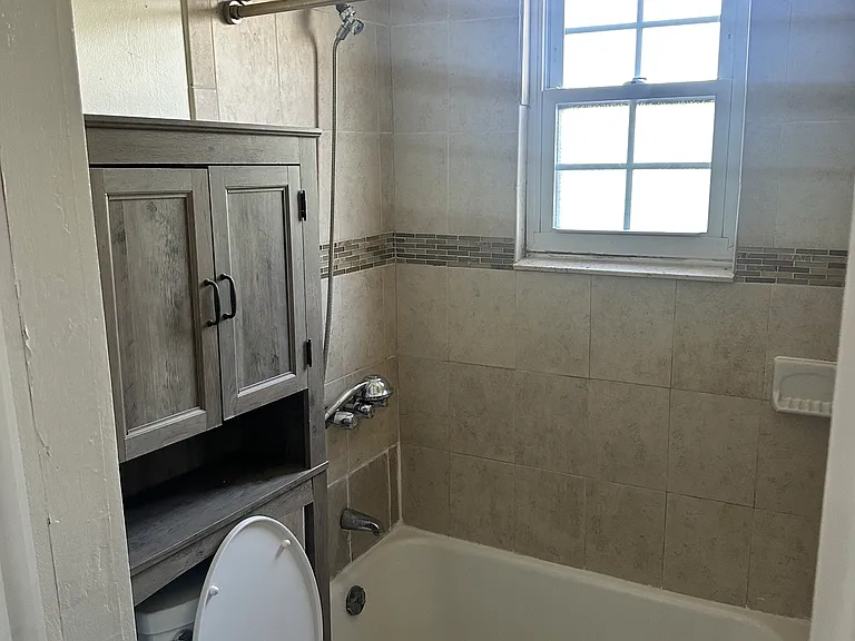626 Jackson Ave #1 — Photo 4