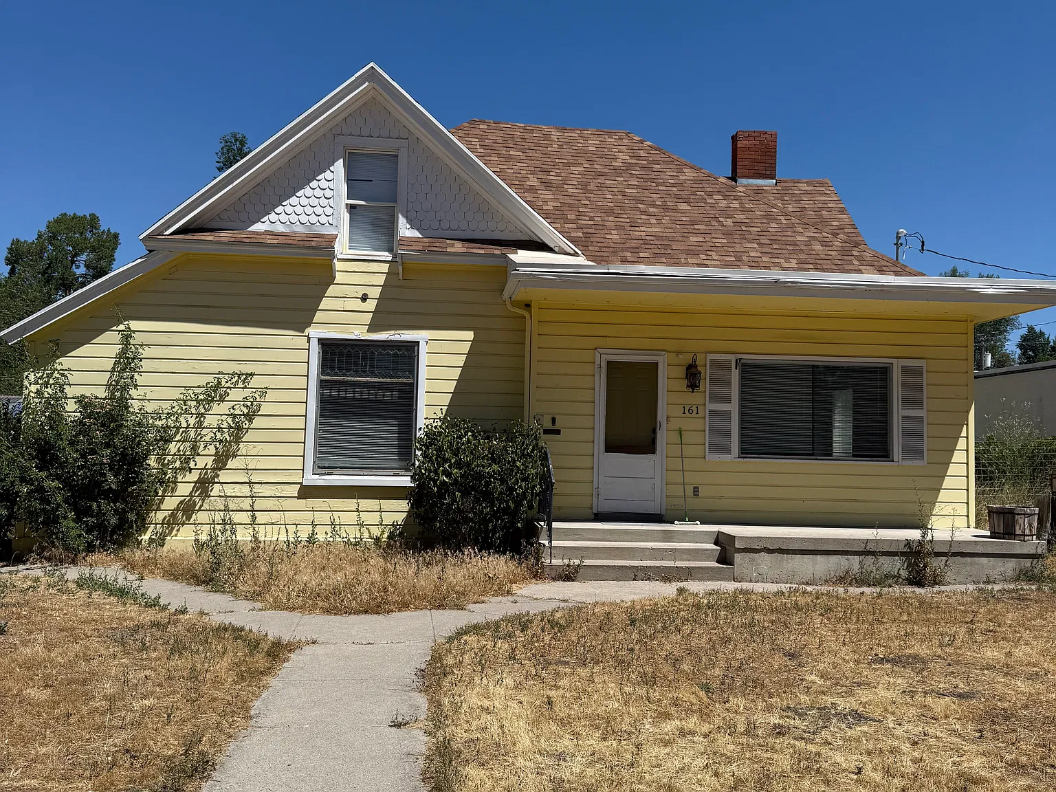 4 bed, $1,800 — Photo 1