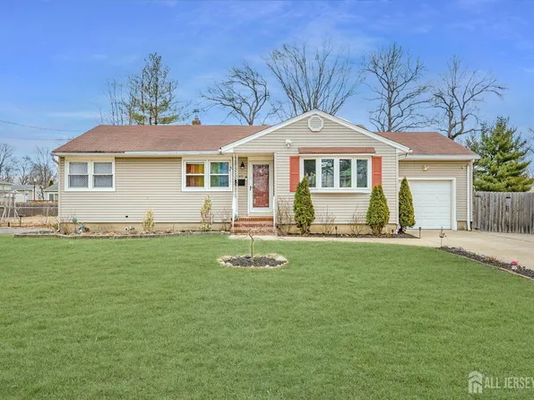 149 Vineyard Rd, Edison, NJ 08817