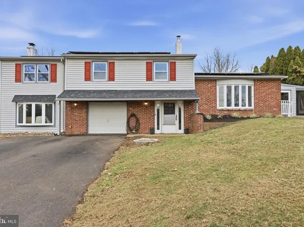 95 Longview Dr, Holland, PA 18966