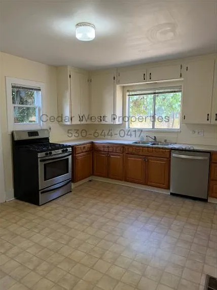 975 Coleman St — Photo 8